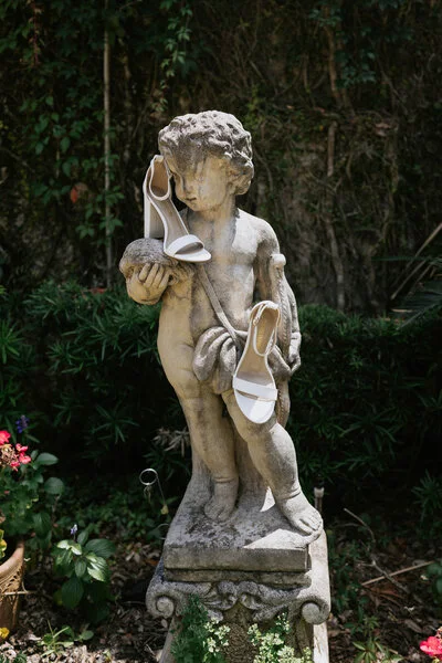 Elegant wedding detail featuring a classical garden statue